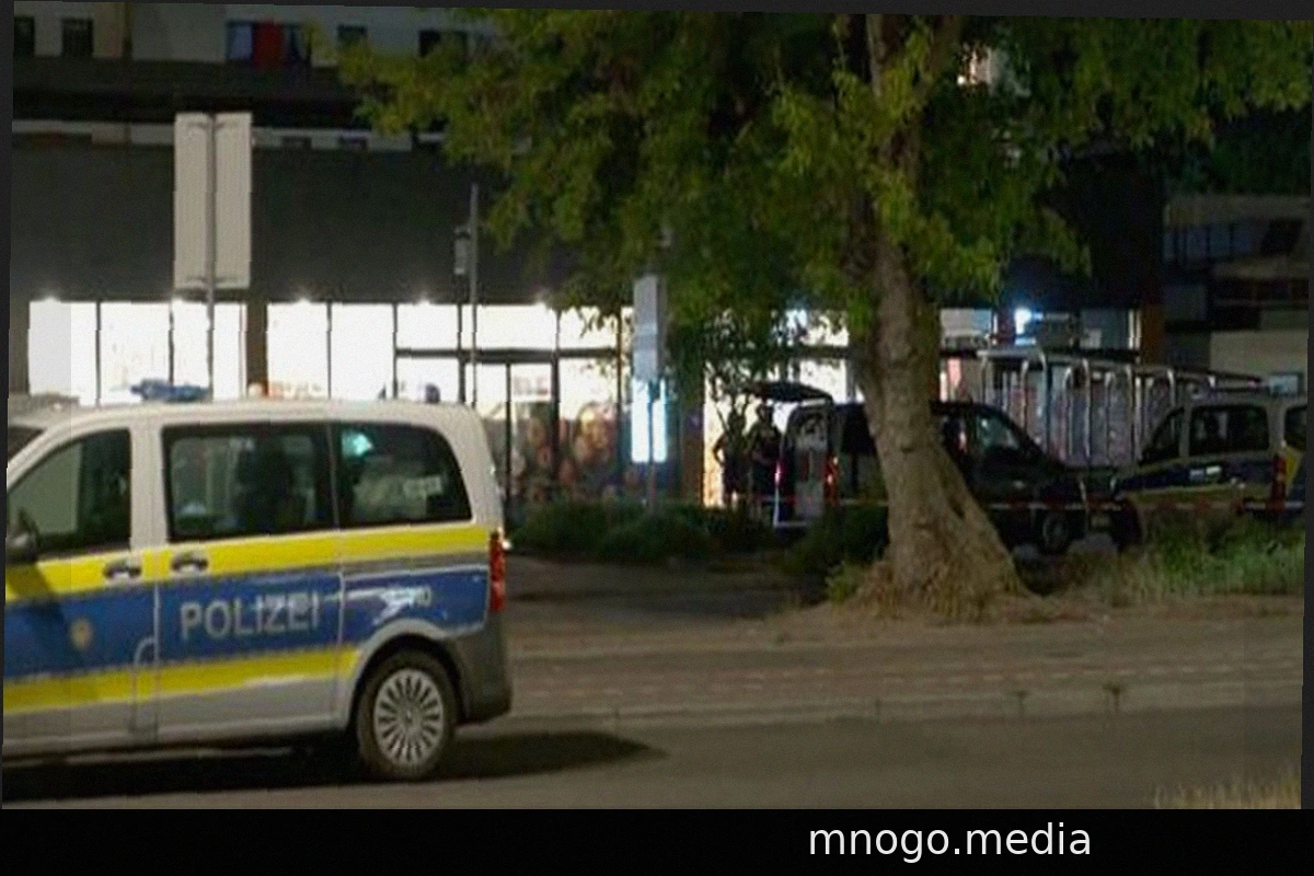 Man Holds Woman Hostage in Berlin Supermarket
